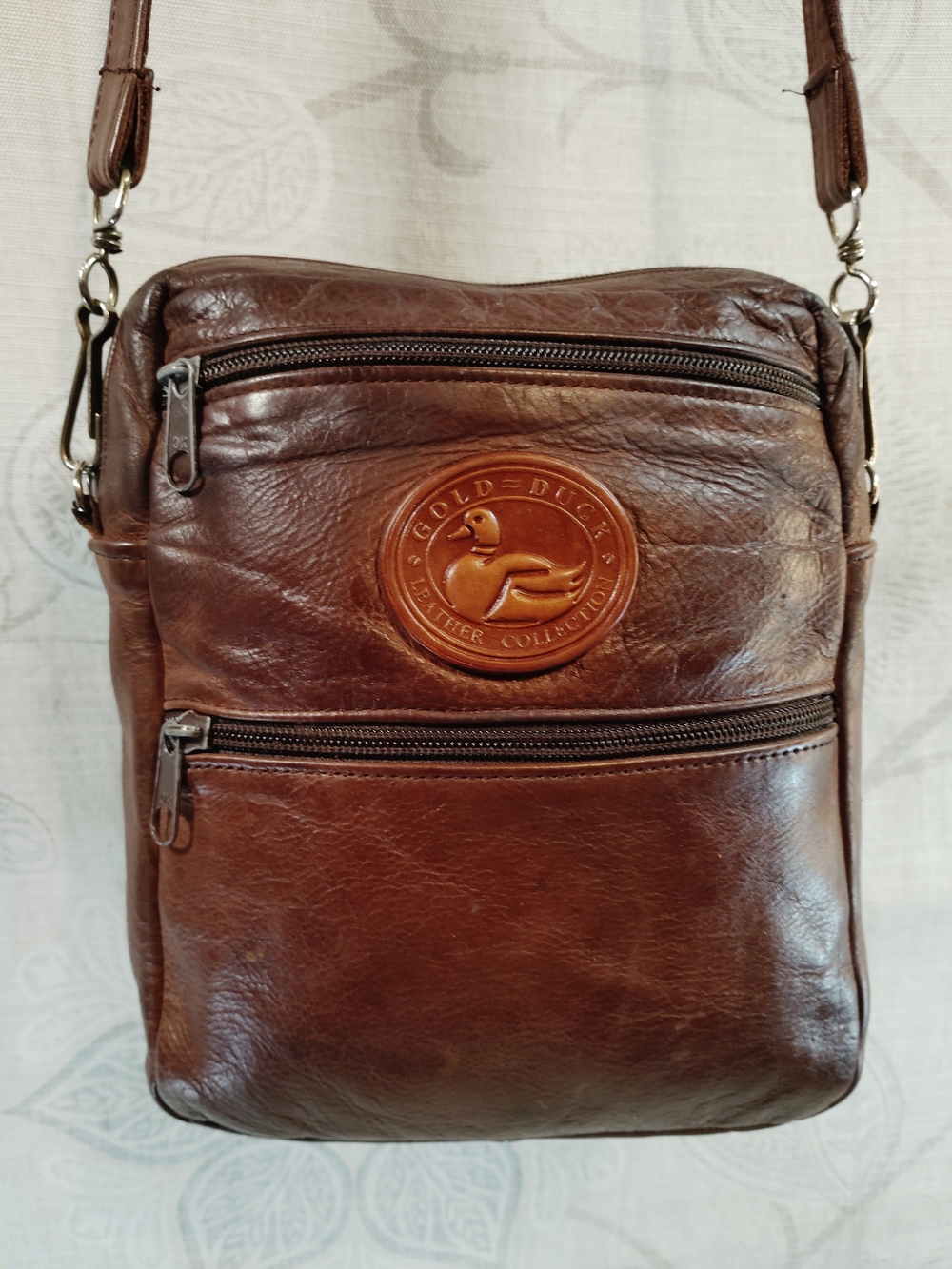 Gold Duck Brown Leather Crossbody Bag with Front Zip Pockets